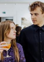 Десь є світло, що не згасає