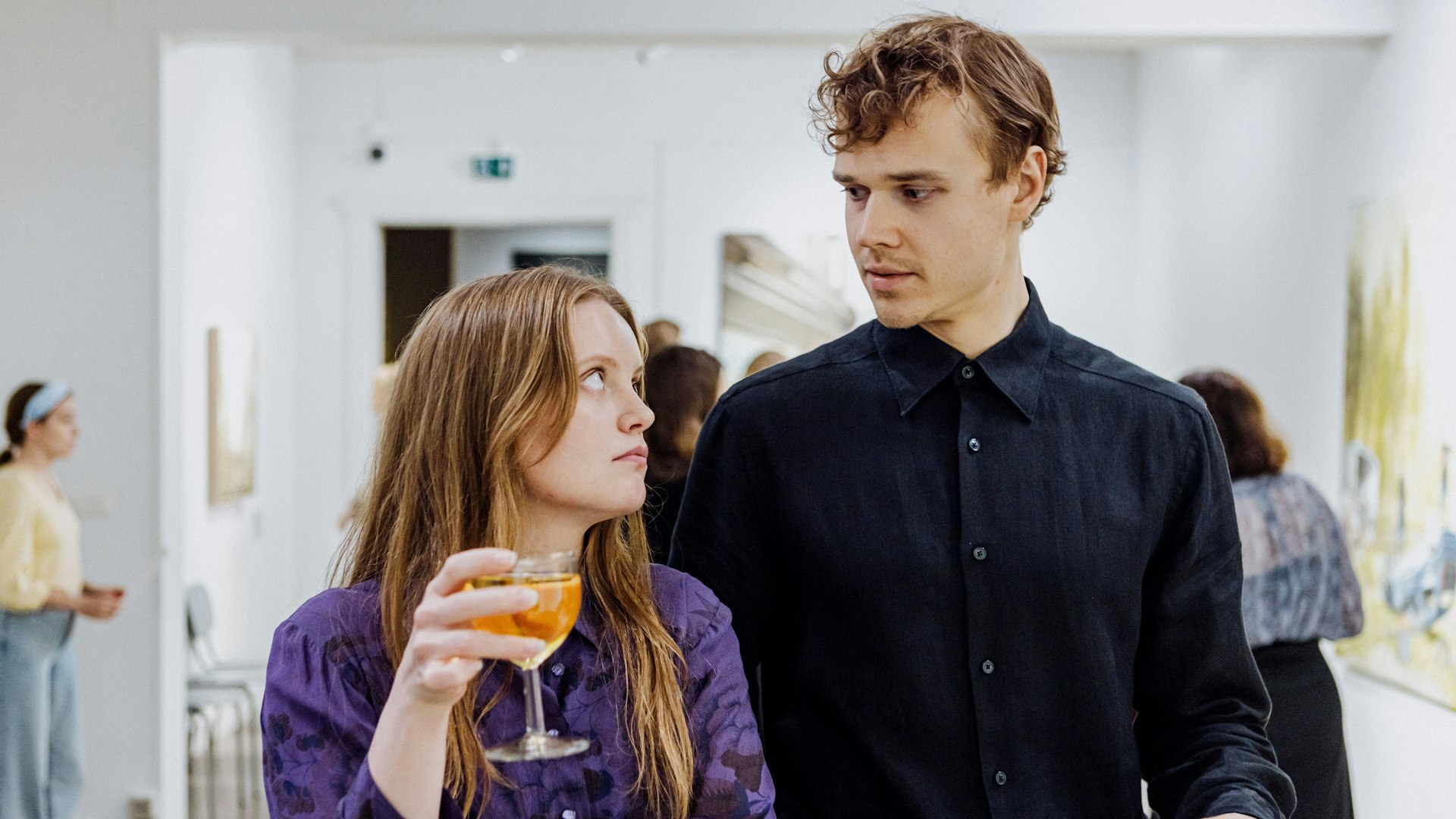 Десь є світло, що не згасає