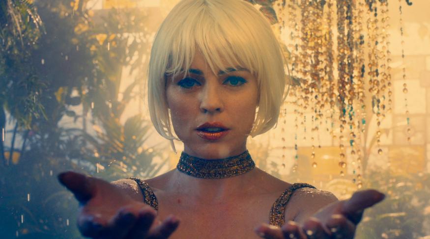 Жінка-метелик